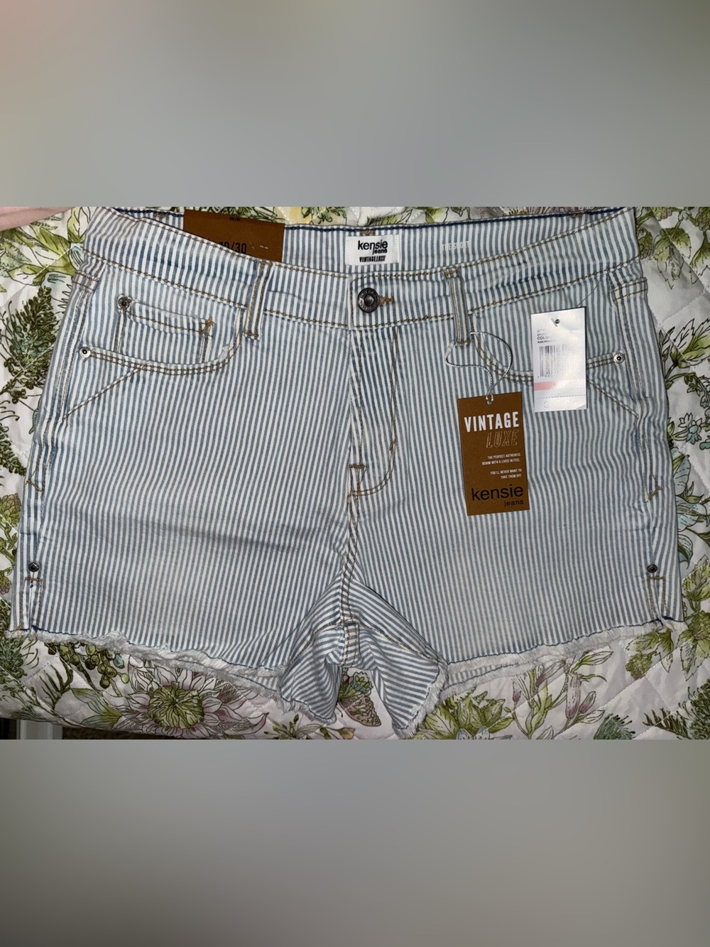 Kensie NWT The Short Blue & White Striped Denim Shorts